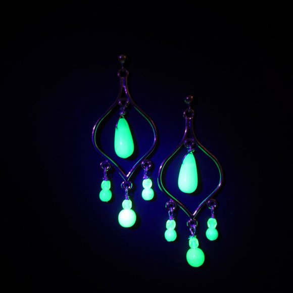 Uranium glass bead chandelier earrings - Picture 5 of 10
